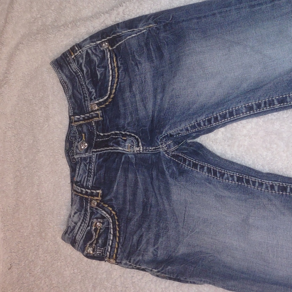 Miss Me Signature Cuffed Capri - Picture 2 of 5